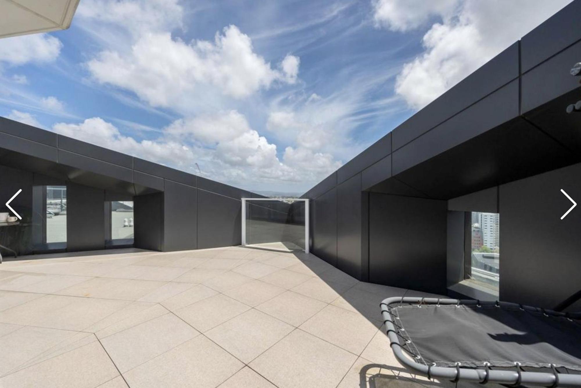 Stunning 3 Bedroom Penthouse In Cbd